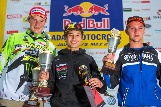 Das Tagespodium des ADAX MX Youngster Cups: Arminas Jasikonis, Tagessieger Brian Hsu und Luca Bruggmann (v.l.)