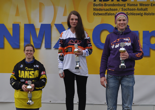 Siegerehrung der Damen: Anna Schimmer überzeugt mit zwei konditionsstarken Leistungen