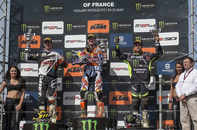 Tim Gajser, Sieger Jeffrey Herlings und Jordi Tixier (v.l.) auf dem MX2-Tagespodiumdes MXGP of France.