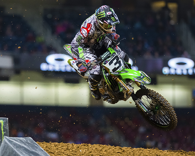 Eli Tomac auf dem Weg zu seinem bisher ingesamt achten Maineventsieg in diesem Jahr.