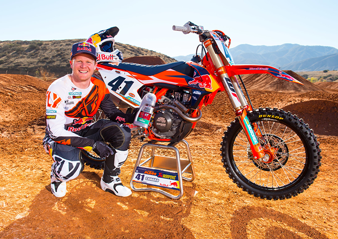 Trey Canard zu Beginn der Saison 2017 beim Pfotoshooting des KTM-Werksteams.