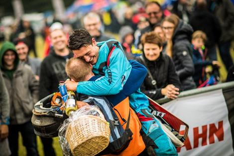 Wir sind gespannt, wer am Sonntag vor Freude strahlt: Davide oder Lukas