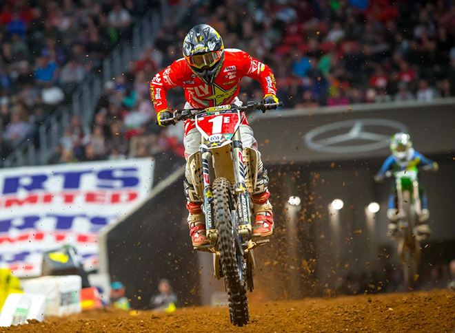 Titelverteidiger Zach Osborne  führt die 250SX-Ostküstenmeisterschaft auch nach der dritten Runde weiter an.