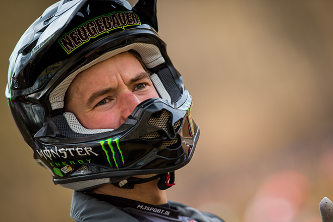 Filip Neugebauer greift für das Monster Energy Kawasaki Elf Team Pfeil in der DM Open an.