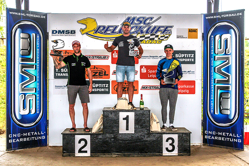 Das Tagespodium der DM 250 beim 43. Int. ADAC Motocross des MSC Pflückuff e.V.: Jens Getteman, Tagessieger Tim Koch und Gabriel Chetnicki (v.l.)