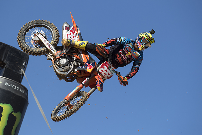 Jeffrey Herlings setzte sich bei beiden Indonesien-GP gegen Antonio Cairoli durch.