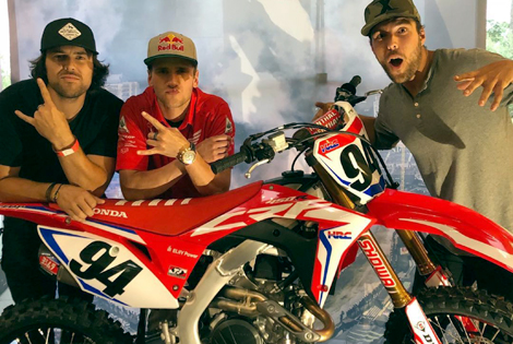 Mit Ken und Bruder Tyler bei Honda