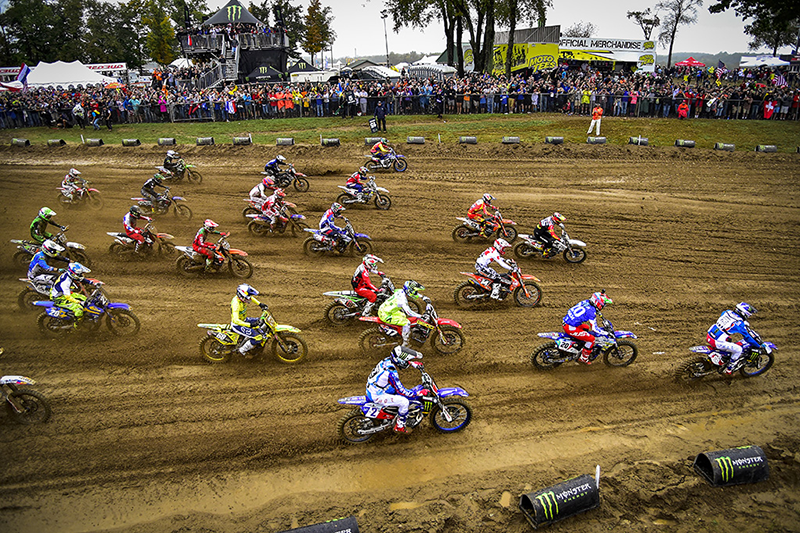 Henry Jacobi war beim Start der MX2 ganz vorn dabei.