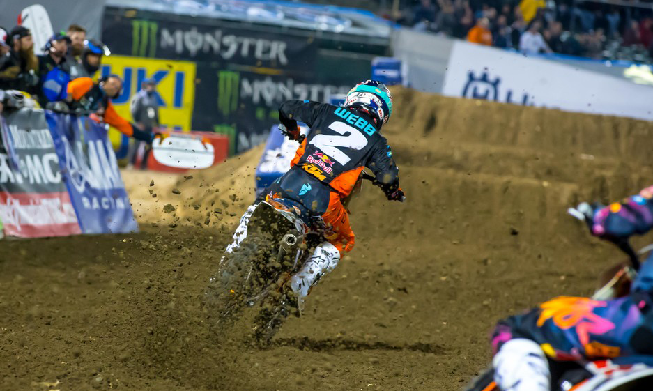 Bot der Konkurrenz im Mainevent nur die Rückenansicht: Cooper Webb.