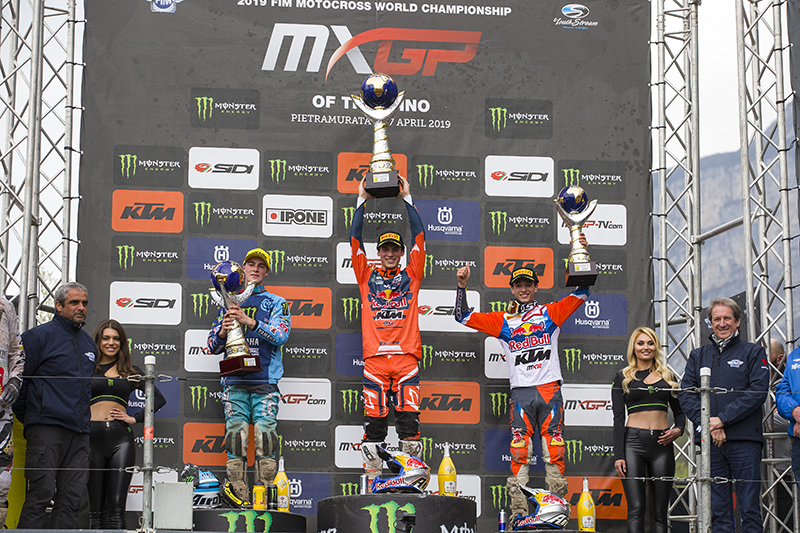 MX2-Tagespodium mit Jago Geerts, Jorge Prado und Tom Vialle (v.l.)