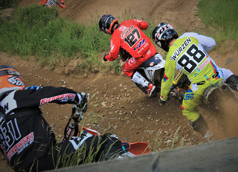 Nico Busch (#127) gewinnt die MX1-Tageswertung
