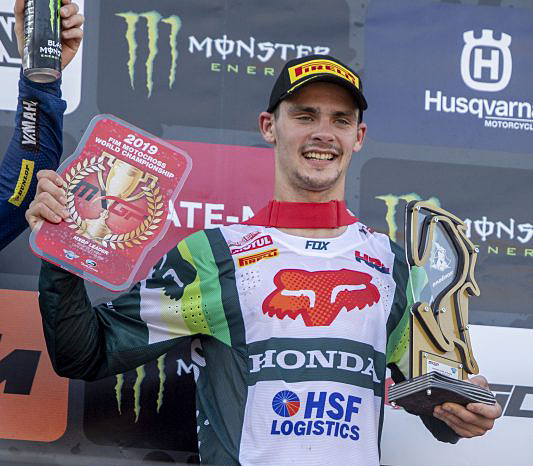 Tim Gajser geht in Kegums mit dem Red Plate an den Start