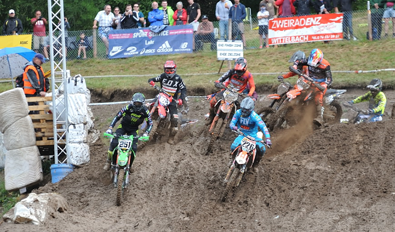 Eng ging es zwischen Jens Getteman und Tom Koch beim Start zum zweiten Rennen zu.