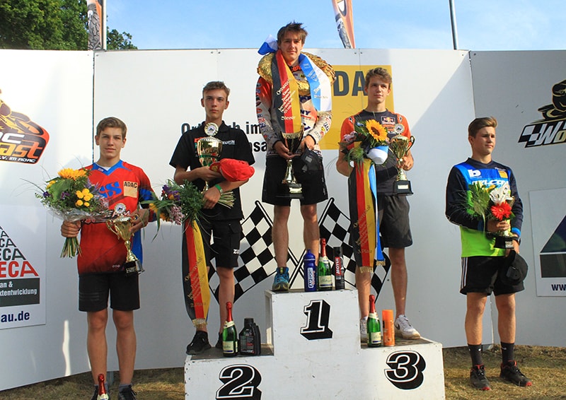 Tagespodium der DM 125 mit Cato Nickel, Constantin Piller, Tagessieger Marnique Appelt, Leon Rehberg und Falk Greiner (v.l.)