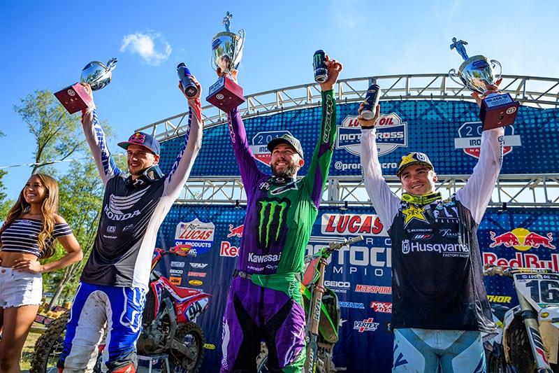 Tagespodium der 450MX: Ken Roczen, Tagessieger Eli Tomac und Zach Osborne (v.l.)
