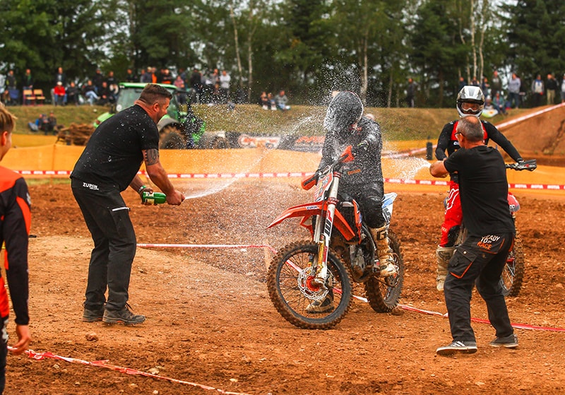Schon nach dem ersten Lauf hätte es für Gianluca Ecca die wohlverdiente Sektdusche vom Team geben können.