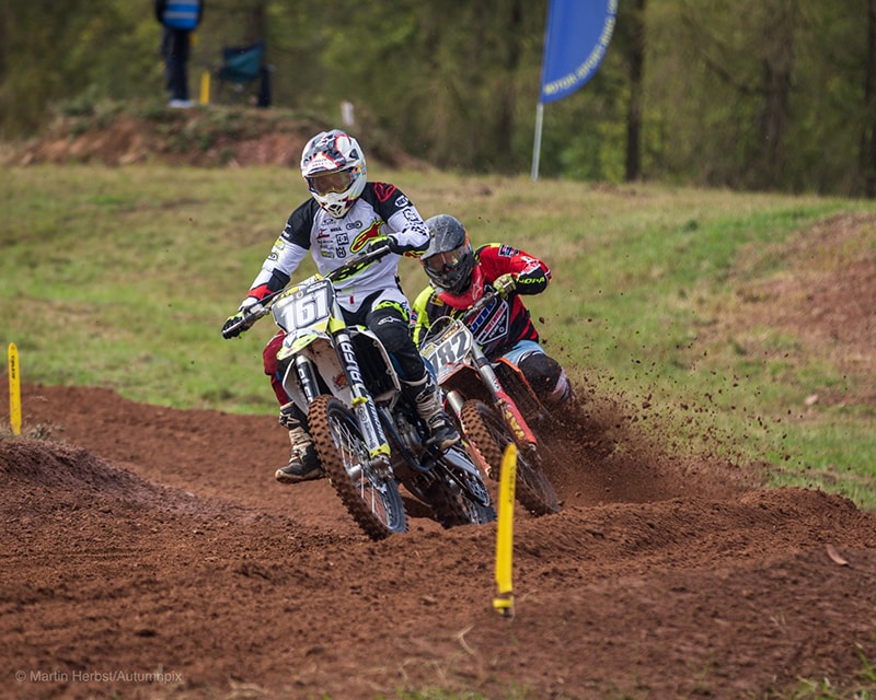Maximilian Hero Holzapfel (#161) vor MX2 Jugend Meister Nico Pawlitschko (#782)